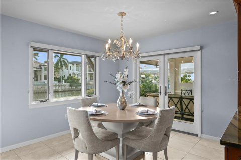Villa ou maison à vendre à Tampa, Floride: 5 chambres, 412.76 m2 № 2431107 - photo 15