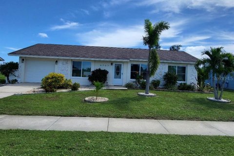 Villa ou maison à vendre à Port Charlotte, Floride: 2 chambres, 97.55 m2 № 1765804 - photo 1
