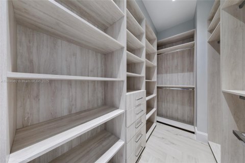 Condominio en venta en Bal Harbour, Florida, 4 dormitorios, 271.09 m2 № 1748020 - foto 11