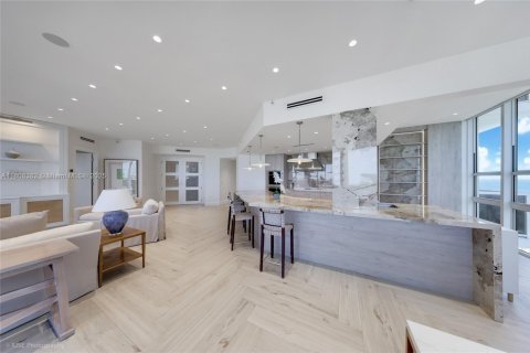 Condominio en venta en Bal Harbour, Florida, 4 dormitorios, 271.09 m2 № 1748020 - foto 5