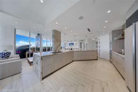 Condominio en venta en Bal Harbour, Florida, 4 dormitorios, 271.09 m2 № 1748020 - foto 8