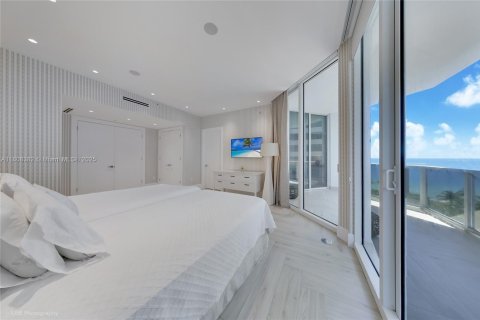 Condominio en venta en Bal Harbour, Florida, 4 dormitorios, 271.09 m2 № 1748020 - foto 16