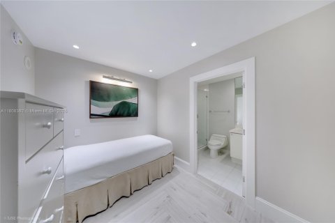 Condominio en venta en Bal Harbour, Florida, 4 dormitorios, 271.09 m2 № 1748020 - foto 19