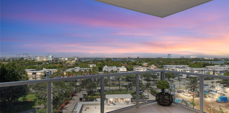 Condominio en Bal Harbour, Florida, 4 dormitorios № 1748020