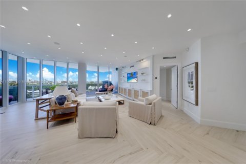 Condominio en venta en Bal Harbour, Florida, 4 dormitorios, 271.09 m2 № 1748020 - foto 7