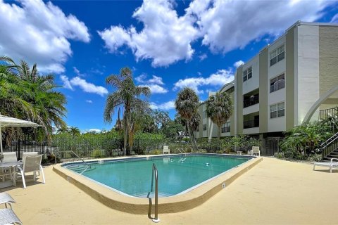 Condominio en Saint Petersburg, Florida, 3 dormitorios  № 2215865