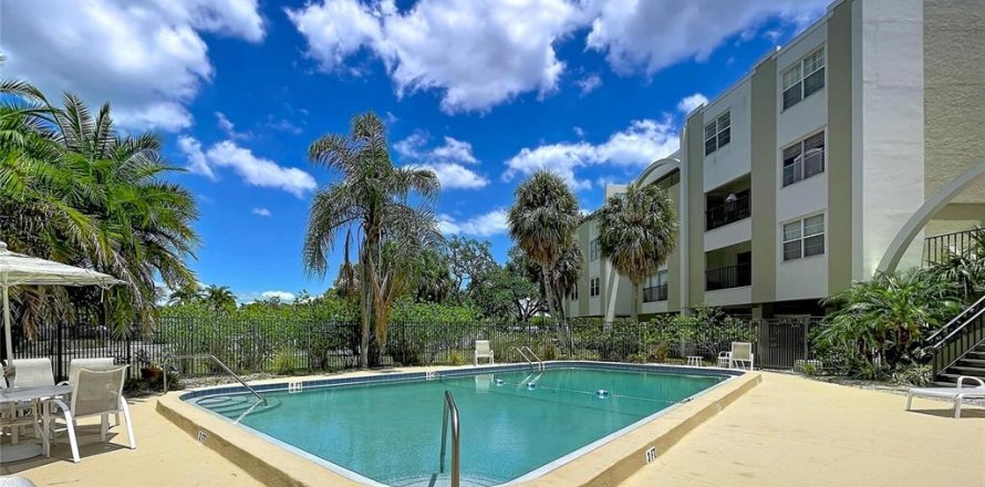 Condo à Saint Petersburg, Floride, 3 chambres № 2215865