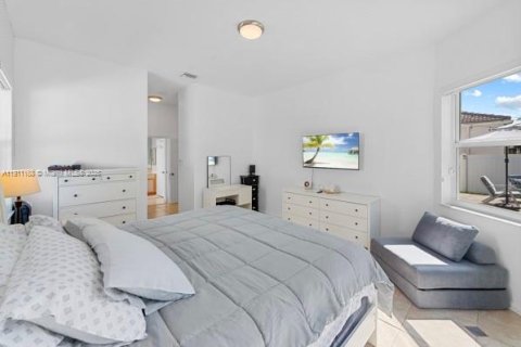 Casa en venta en Miramar, Florida, 4 dormitorios, 202.53 m2 № 1967055 - foto 18