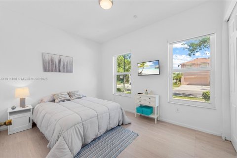 Casa en venta en Miramar, Florida, 4 dormitorios, 202.53 m2 № 1967055 - foto 30