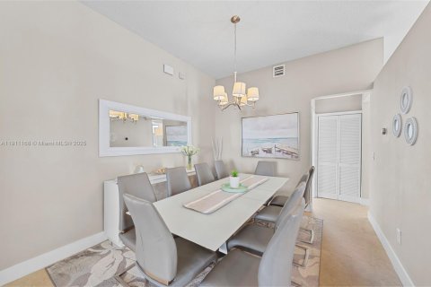 Casa en venta en Miramar, Florida, 4 dormitorios, 202.53 m2 № 1967055 - foto 5