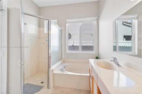 Casa en venta en Miramar, Florida, 4 dormitorios, 202.53 m2 № 1967055 - foto 21