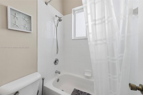 Casa en venta en Miramar, Florida, 4 dormitorios, 202.53 m2 № 1967055 - foto 26