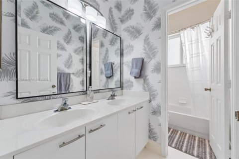 Casa en venta en Miramar, Florida, 4 dormitorios, 202.53 m2 № 1967055 - foto 25