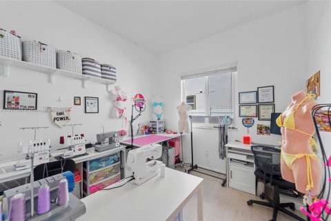 Casa en venta en Miramar, Florida, 4 dormitorios, 202.53 m2 № 1967055 - foto 24