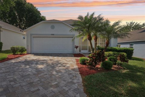 House in Clermont, Florida 3 bedrooms, 146.04 sq.m. № 1615885 - photo 1