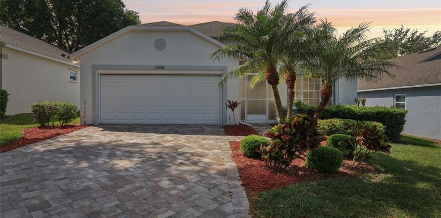 House in Clermont, Florida 3 bedrooms, 146.04 sq.m. № 1615885