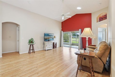 House in Clermont, Florida 3 bedrooms, 146.04 sq.m. № 1615885 - photo 8