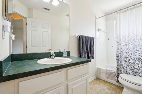 House in Clermont, Florida 3 bedrooms, 146.04 sq.m. № 1615885 - photo 24