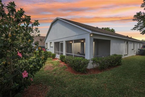 House in Clermont, Florida 3 bedrooms, 146.04 sq.m. № 1615885 - photo 2