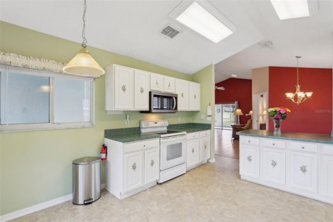 House in Clermont, Florida 3 bedrooms, 146.04 sq.m. № 1615885 - photo 19