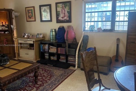 House in Miami, Florida 4 bedrooms, 147.71 sq.m. № 1865270 - photo 27