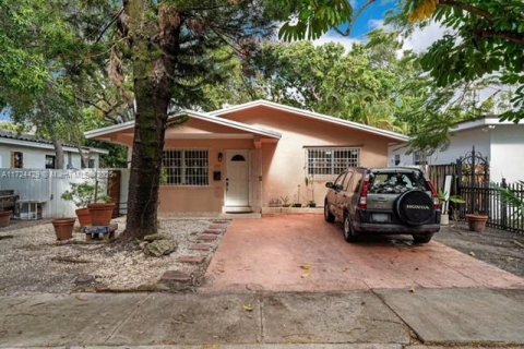 House in Miami, Florida 4 bedrooms, 147.71 sq.m. № 1865270 - photo 2