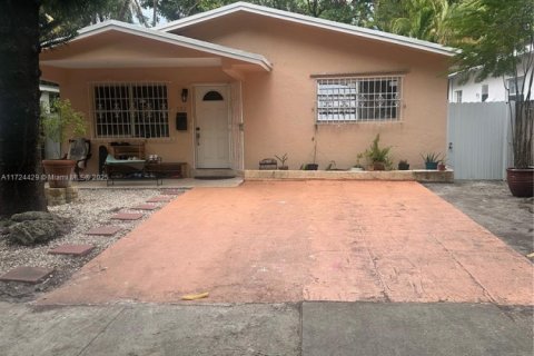 House in Miami, Florida 4 bedrooms, 147.71 sq.m. № 1865270 - photo 5