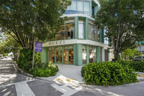 House in Miami, Florida 4 bedrooms, 147.71 sq.m. № 1865270 - photo 18