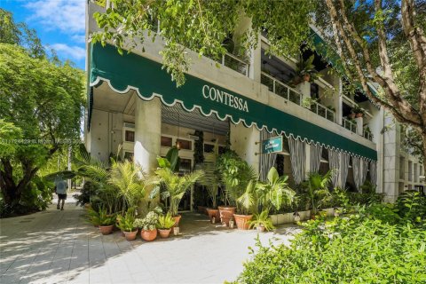 House in Miami, Florida 4 bedrooms, 147.71 sq.m. № 1865270 - photo 19