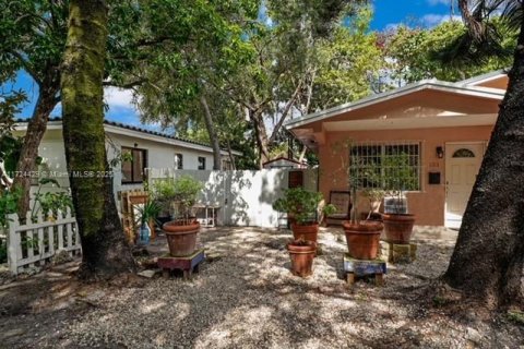 House in Miami, Florida 4 bedrooms, 147.71 sq.m. № 1865270 - photo 3