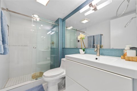 Condominio en venta en Sunny Isles Beach, Florida, 2 dormitorios, 126.07 m2 № 1927230 - foto 27