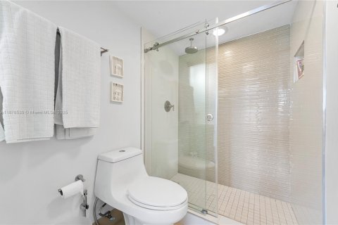 Condominio en venta en Sunny Isles Beach, Florida, 2 dormitorios, 126.07 m2 № 1927230 - foto 18