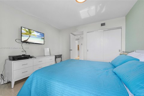 Condominio en venta en Sunny Isles Beach, Florida, 2 dormitorios, 126.07 m2 № 1927230 - foto 25