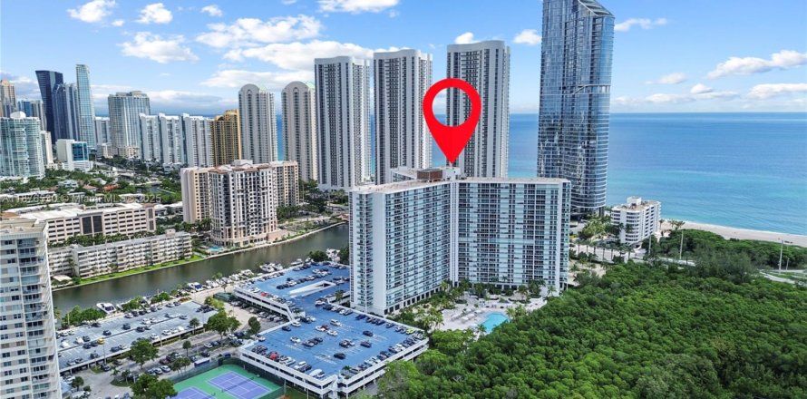 Condominio en Sunny Isles Beach, Florida, 2 dormitorios  № 1927230