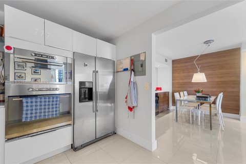 Condominio en venta en Sunny Isles Beach, Florida, 2 dormitorios, 126.07 m2 № 1927230 - foto 17