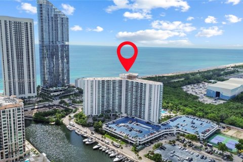 Condominio en venta en Sunny Isles Beach, Florida, 2 dormitorios, 126.07 m2 № 1927230 - foto 24