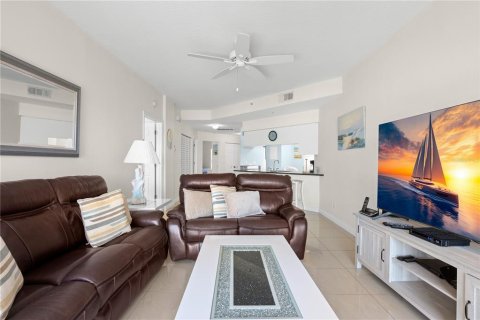 Condo in Madeira Beach, Florida, 2 bedrooms  № 2321593 - photo 29