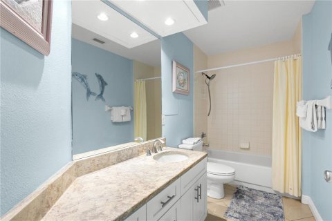 Condo in Madeira Beach, Florida, 2 bedrooms  № 2321593 - photo 21