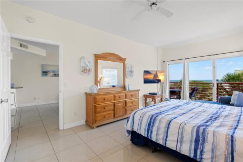 Condo in Madeira Beach, Florida, 2 bedrooms  № 2321593 - photo 13