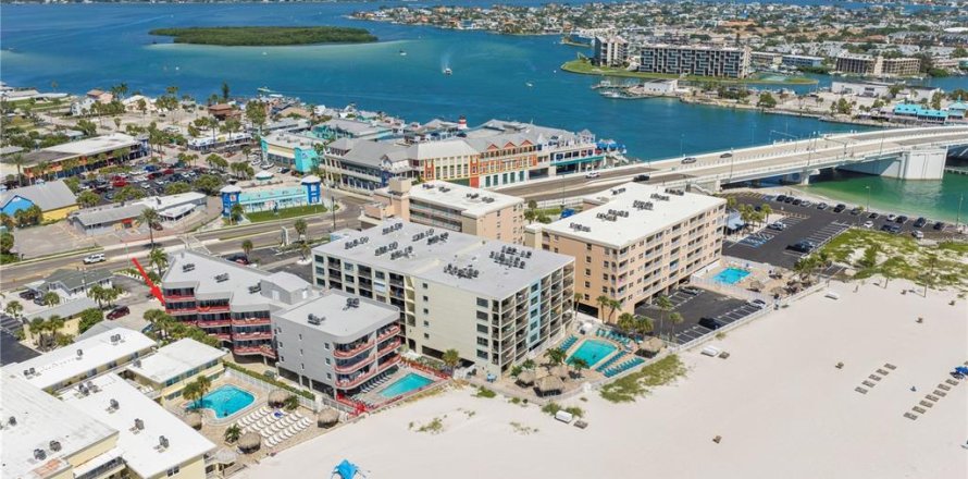 Condo in Madeira Beach, Florida, 2 bedrooms  № 2321593