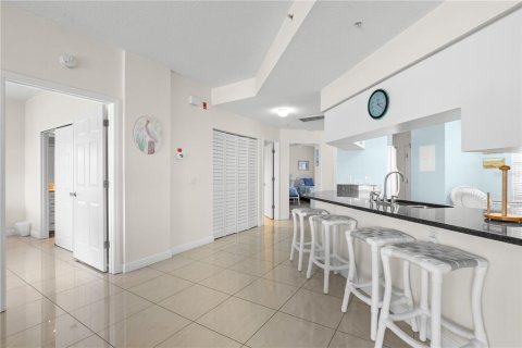 Condo in Madeira Beach, Florida, 2 bedrooms  № 2321593 - photo 6