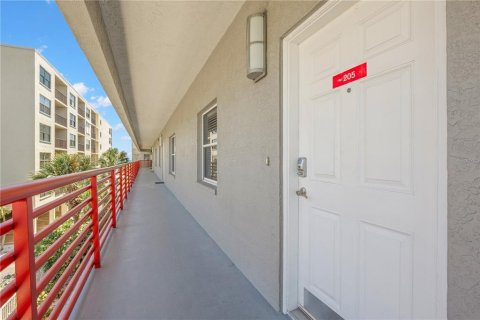 Condo in Madeira Beach, Florida, 2 bedrooms  № 2321593 - photo 2
