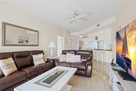 Condo in Madeira Beach, Florida, 2 bedrooms  № 2321593 - photo 28