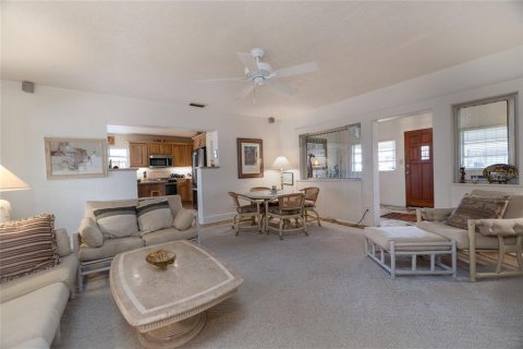House in New Smyrna Beach, Florida 3 bedrooms, 118.64 sq.m. № 1548606 - photo 10