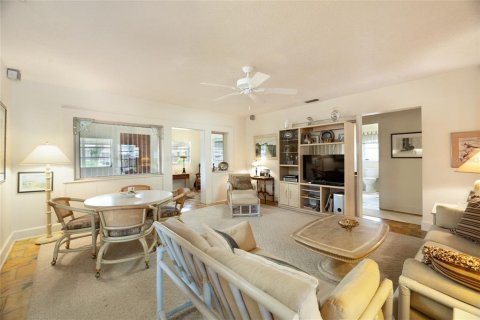 House in New Smyrna Beach, Florida 3 bedrooms, 118.64 sq.m. № 1548606 - photo 11