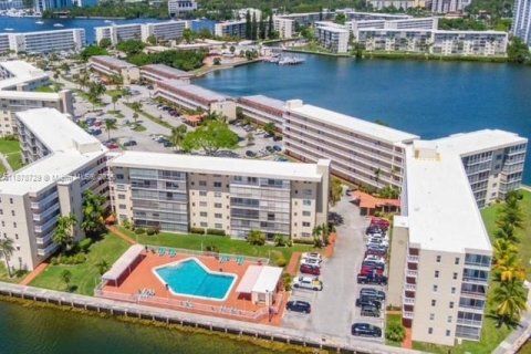 Снять в аренду кондоминиум в Авентура, Флорида 1 спальня, 71.35м2, № 1920687 - фото 15