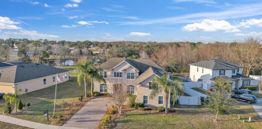 House in Eustis, Florida 5 bedrooms, 380.34 sq.m. № 1757971