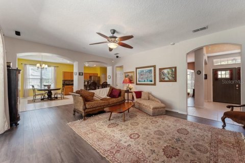 House in Eustis, Florida 5 bedrooms, 380.34 sq.m. № 1757971 - photo 13