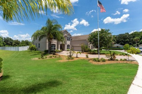 House in Eustis, Florida 5 bedrooms, 380.34 sq.m. № 1757971 - photo 7