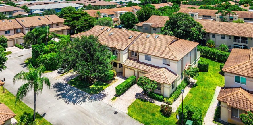 Townhouse in Boca Raton, Florida 3 bedrooms, 160.54 sq.m. № 2181476